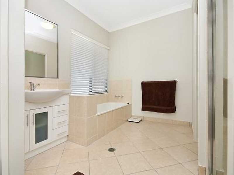 9 Midyim Court, Mount Low QLD 4818