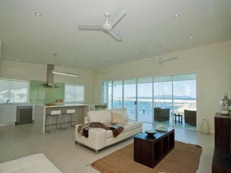12 Terrace Place, Magnetic Island QLD 4819