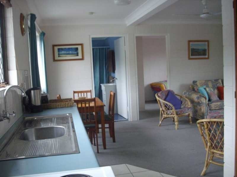 2/4 Endeavour Road, Magnetic Island QLD 4819