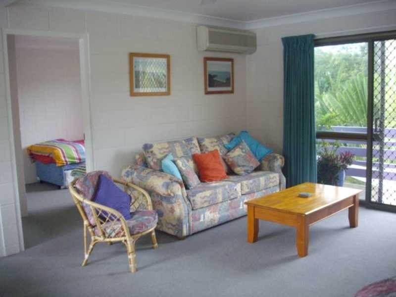 2/4 Endeavour Road, Magnetic Island QLD 4819