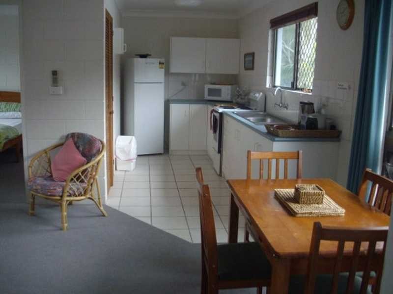 2/4 Endeavour Road, Magnetic Island QLD 4819