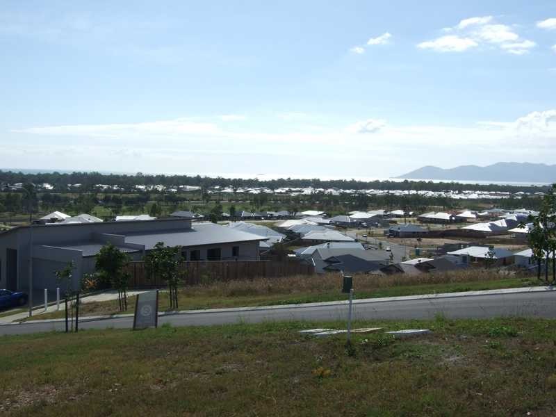 13 Harrier Court, Bushland Beach QLD 4818