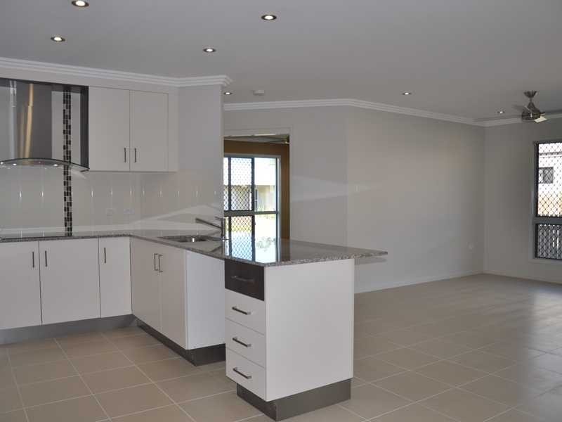 10 Dillon Street, Mount Louisa QLD 4814