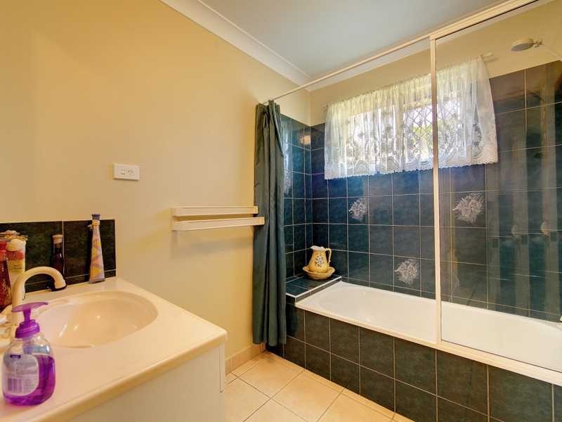 11 Gilmour Crescent, Kirwan QLD 4817