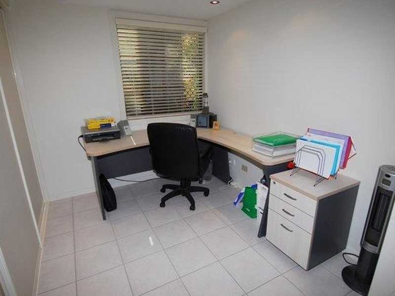 6 Shaw Street, West End QLD 4810