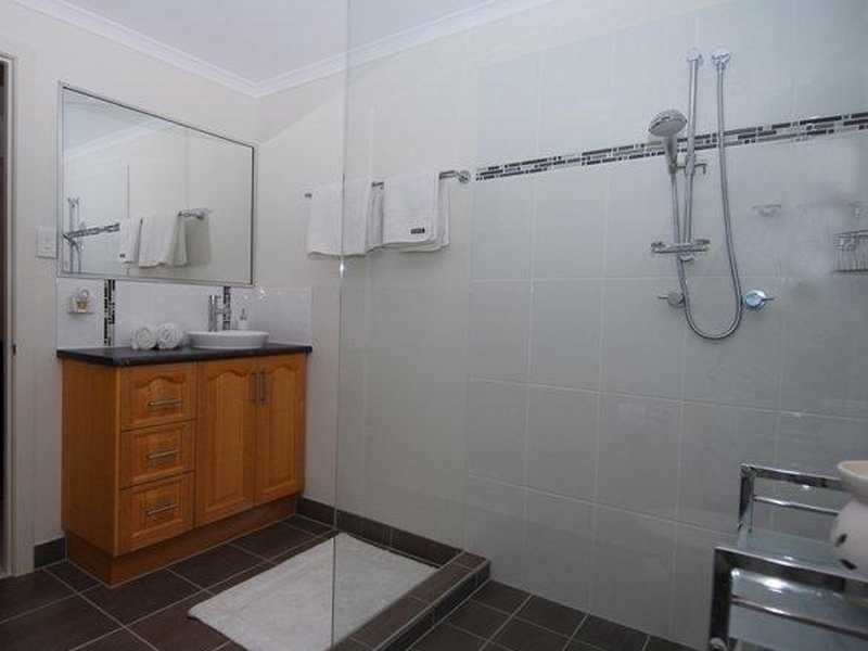 6 Shaw Street, West End QLD 4810