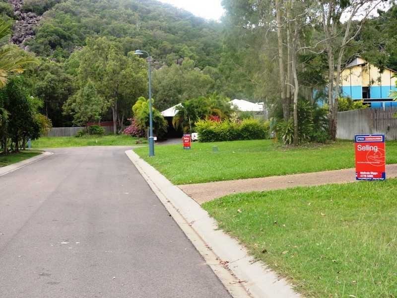 11 Bayside Court, Magnetic Island QLD 4819