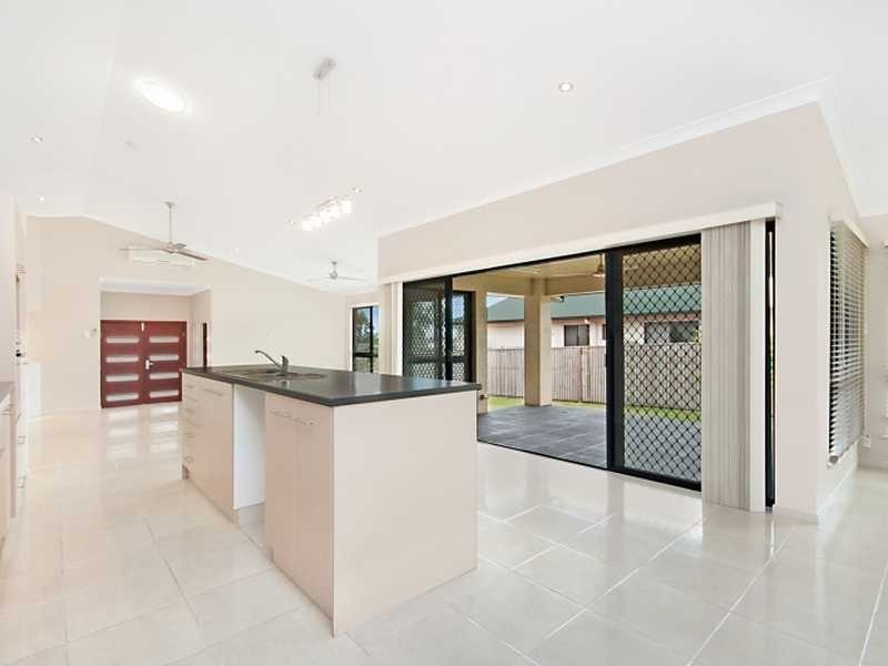 7 Helvellyn Street, Bushland Beach QLD 4818