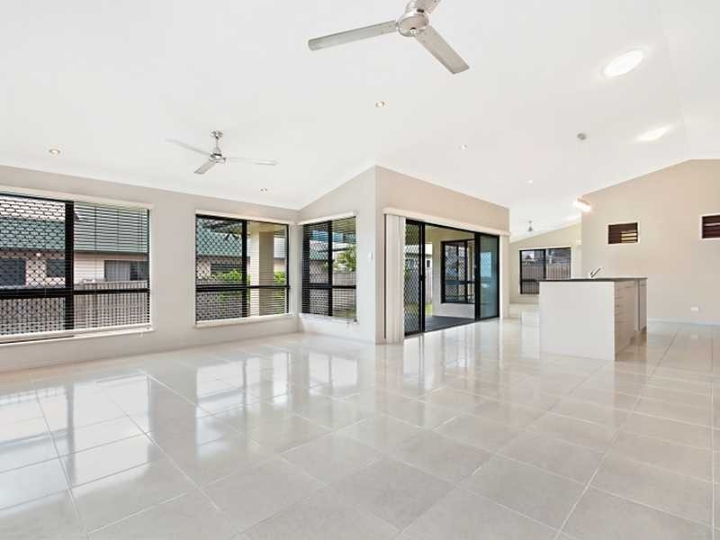 7 Helvellyn Street, Bushland Beach QLD 4818