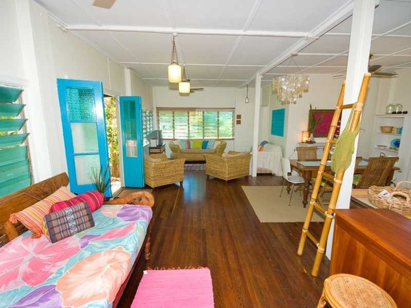 1 Barbarra Street, Magnetic Island QLD 4819