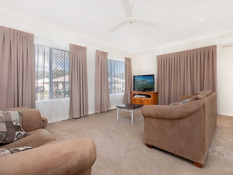 4 Bluff Street, Bushland Beach QLD 4818