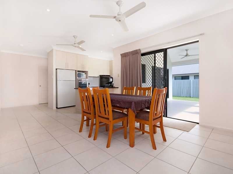 4 Bluff Street, Bushland Beach QLD 4818