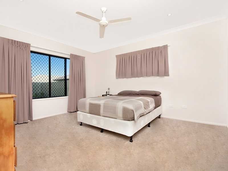 4 Bluff Street, Bushland Beach QLD 4818