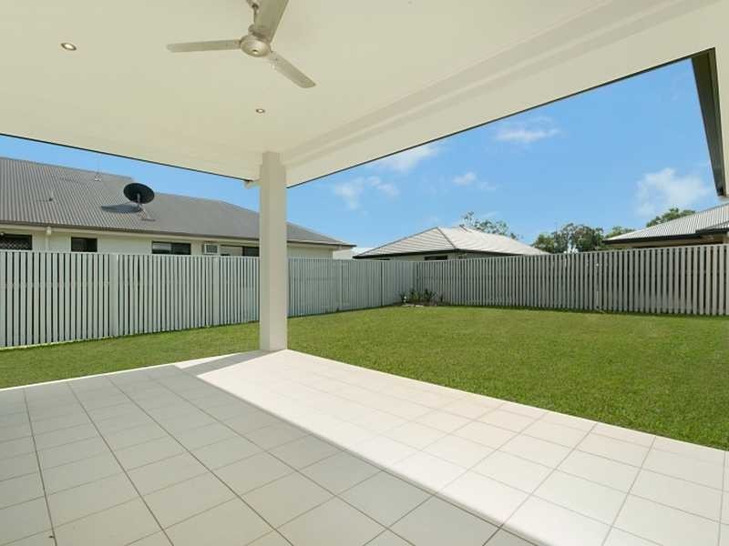 4 Bluff Street, Bushland Beach QLD 4818