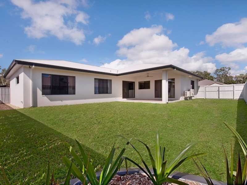 4 Bluff Street, Bushland Beach QLD 4818