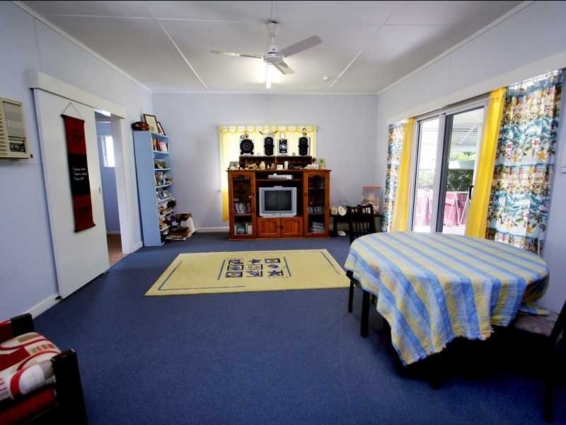 13 Halloran Street, Hermit Park QLD 4812