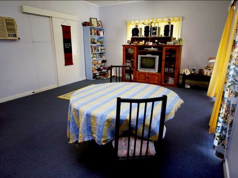 13 Halloran Street, Hermit Park QLD 4812