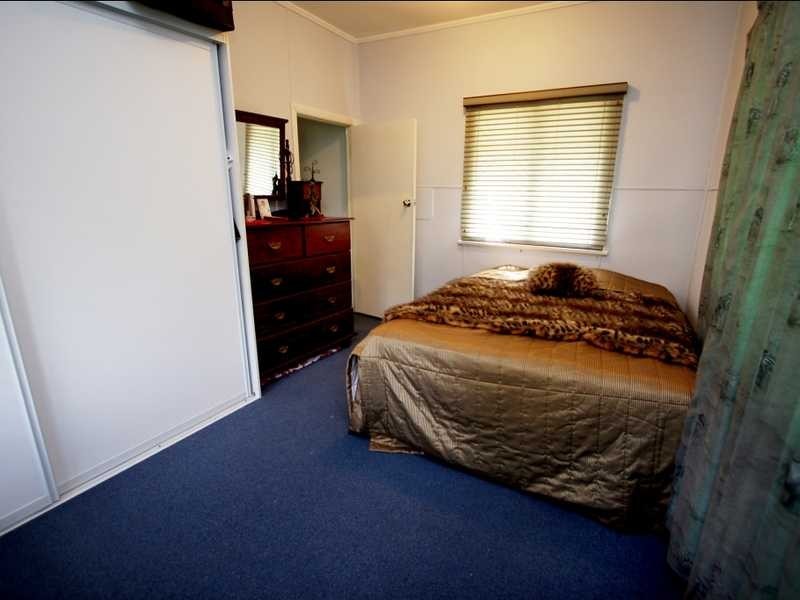 13 Halloran Street, Hermit Park QLD 4812