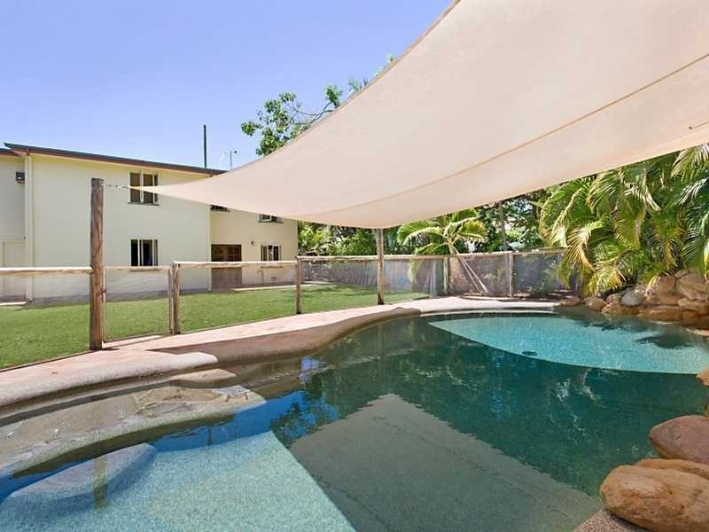 22 Palm Street, Rowes Bay QLD 4810