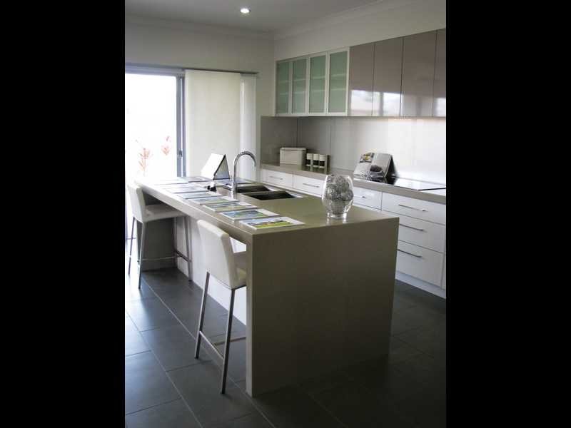 13 Balladonia Avenue, Mount Low QLD 4818