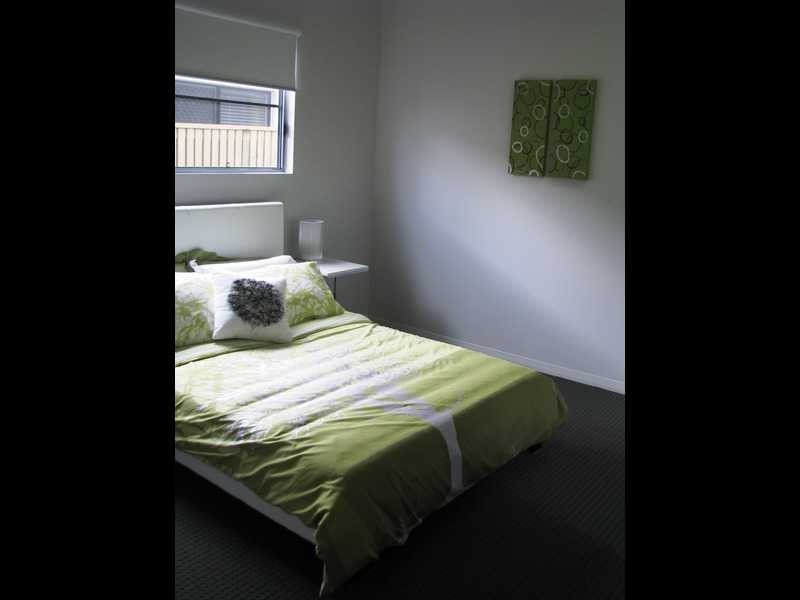 13 Balladonia Avenue, Mount Low QLD 4818