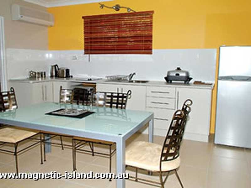 16 Yule Street, Magnetic Island QLD 4819