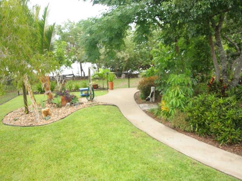 42 Waterivew Dr, Bushland Beach QLD 4818