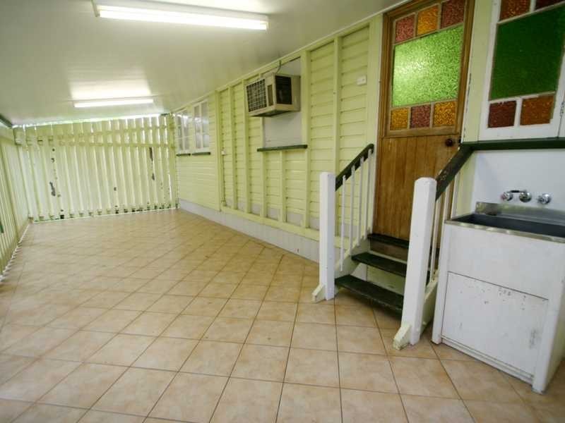 15 Harold Street, West End QLD 4810