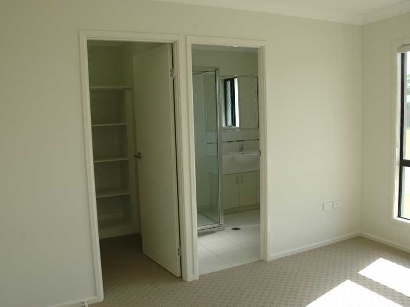 35 Limerick Way, Mount Low QLD 4818