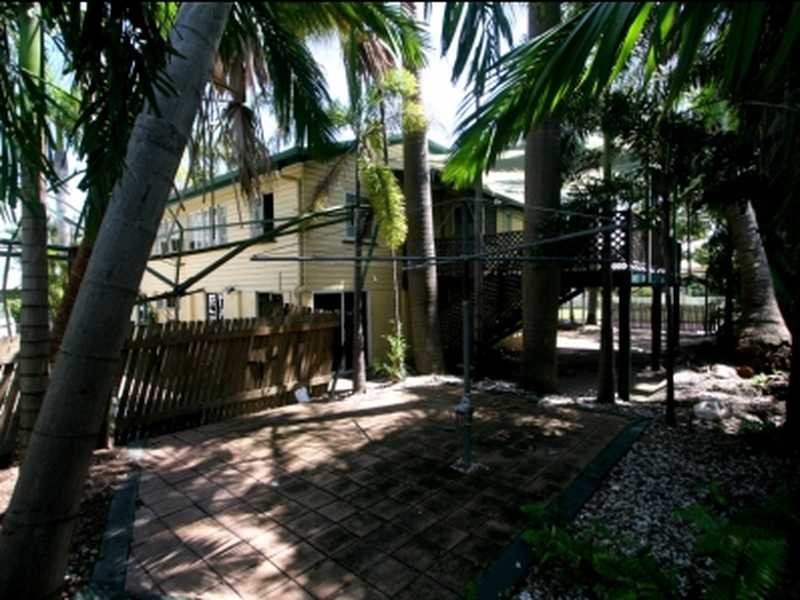 3 John Street, West End QLD 4810