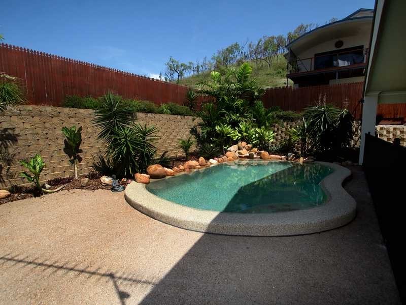 6 Cromwell Court, Mount Louisa QLD 4814