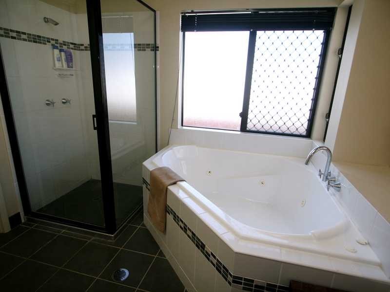 6 Cromwell Court, Mount Louisa QLD 4814