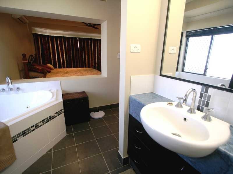 6 Cromwell Court, Mount Louisa QLD 4814