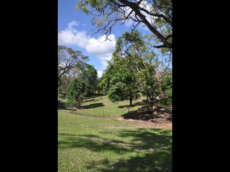 29 Alligator Creek Rd, Alligator Creek QLD 4816