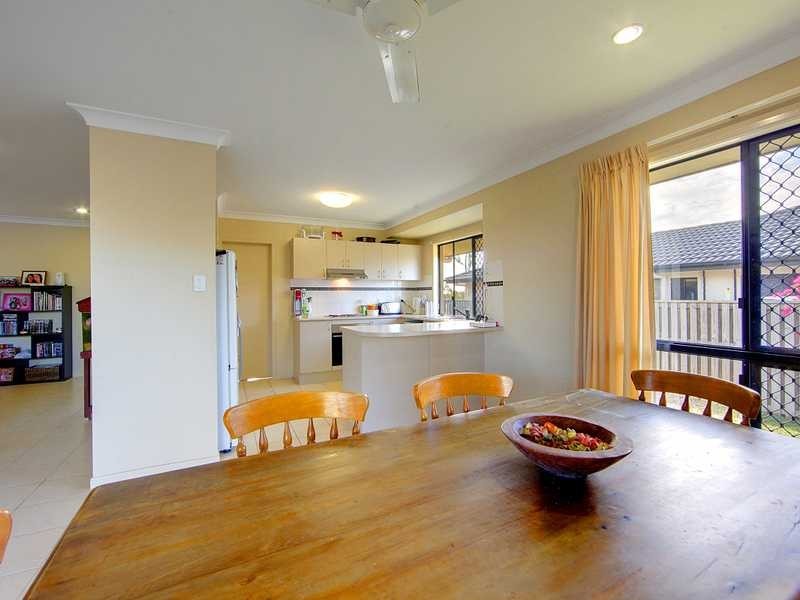 8 Woodwark Drive, Bushland Beach QLD 4818