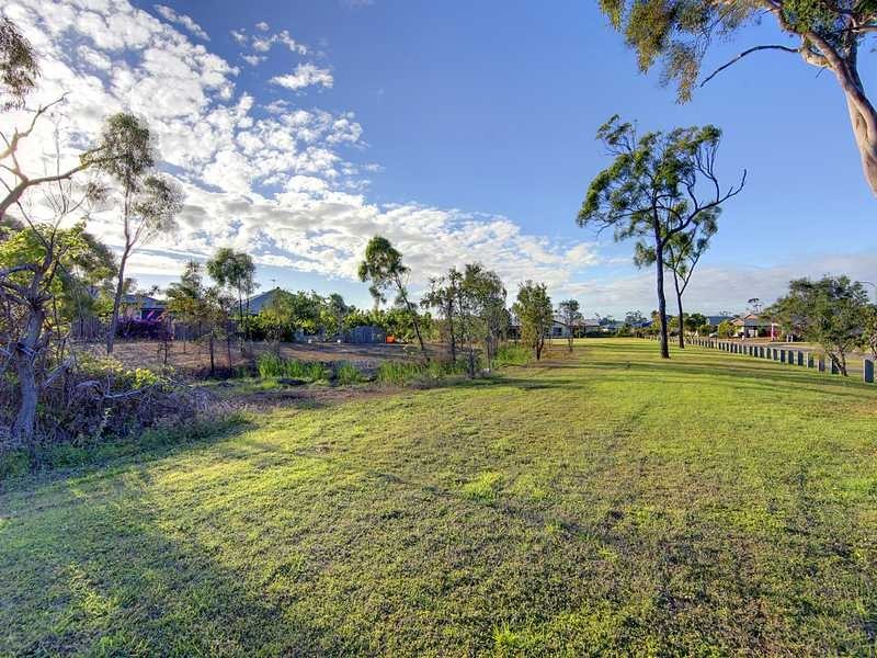 8 Woodwark Drive, Bushland Beach QLD 4818