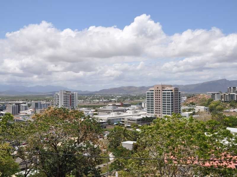 Unit 32/15 Hale Street, North Ward QLD 4810