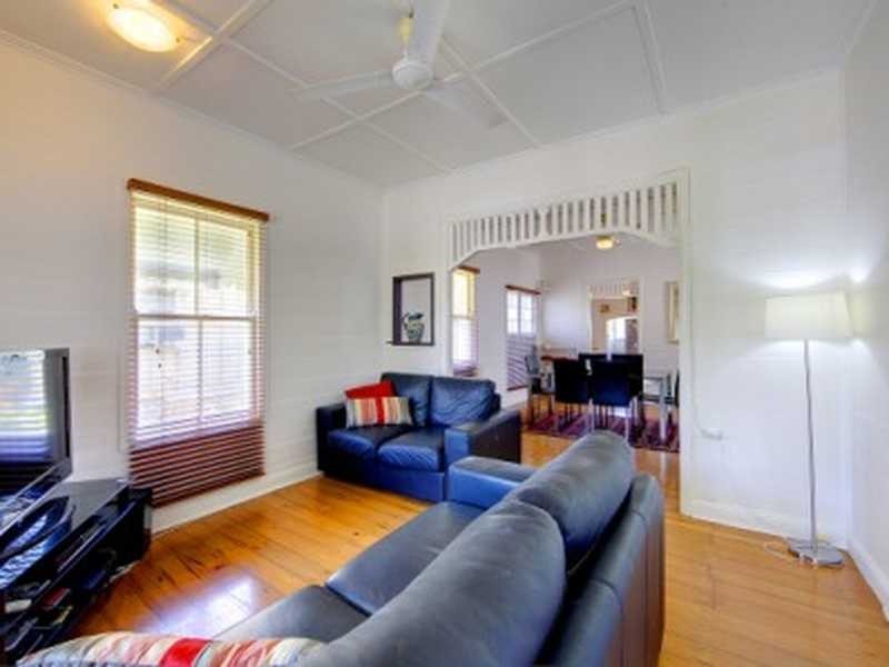 15 Ninth Avenue, Railway Estate QLD 4810