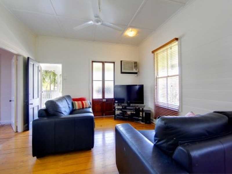 15 Ninth Avenue, Railway Estate QLD 4810