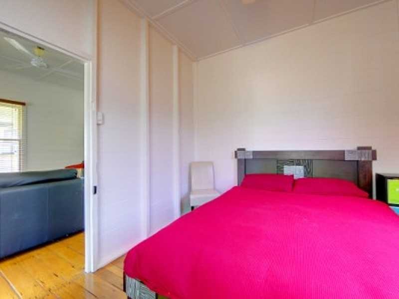 15 Ninth Avenue, Railway Estate QLD 4810