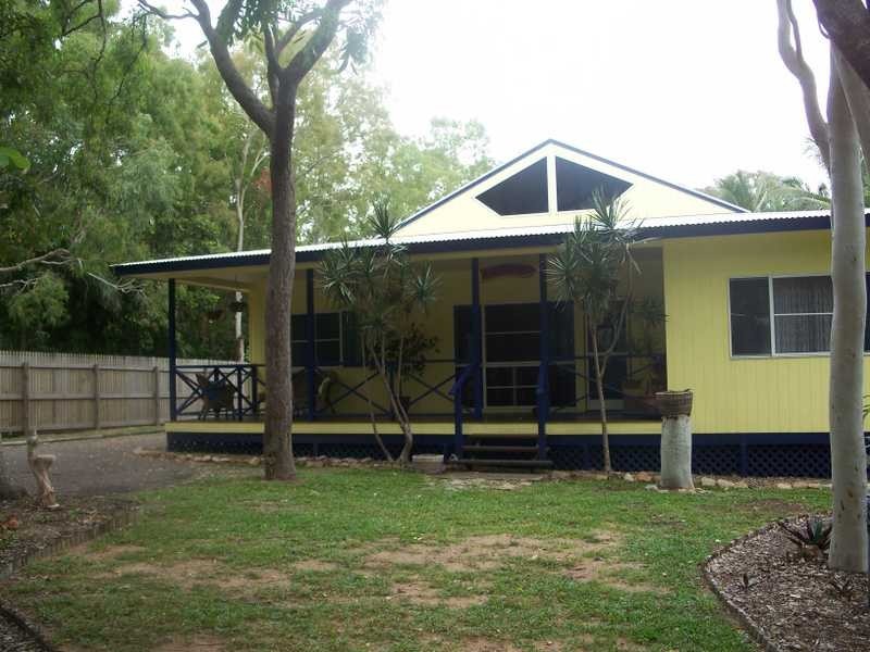 11 Winifred Street, Magnetic Island QLD 4819