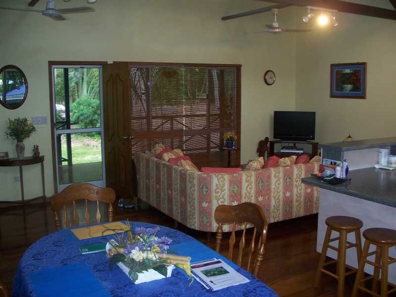 11 Winifred Street, Magnetic Island QLD 4819