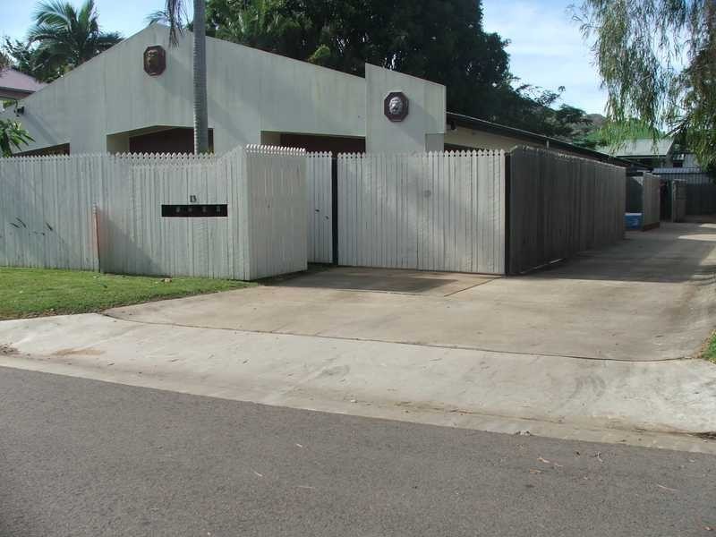 Unit 2/13 Philp Street, Hermit Park QLD 4812