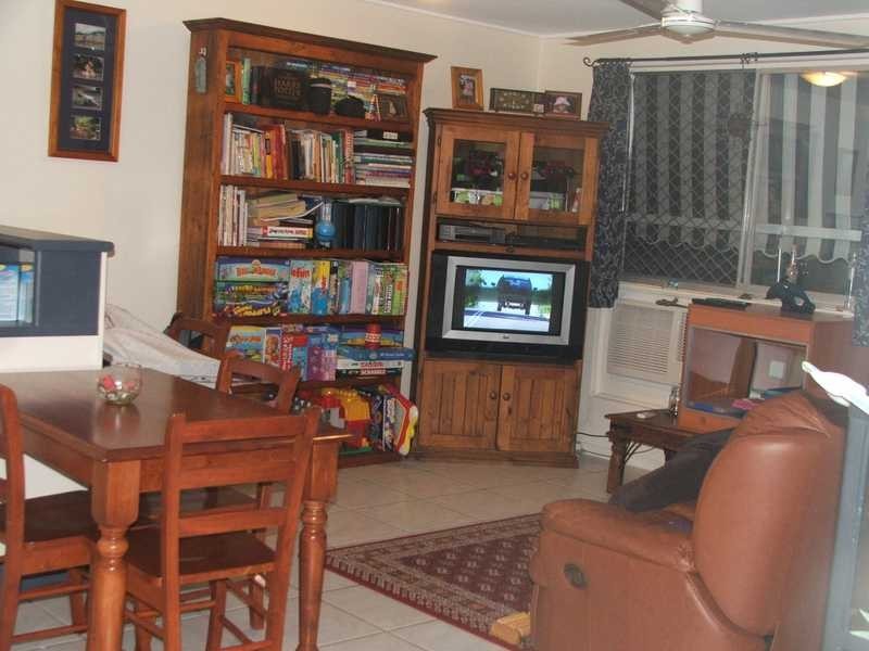 Unit 2/13 Philp Street, Hermit Park QLD 4812