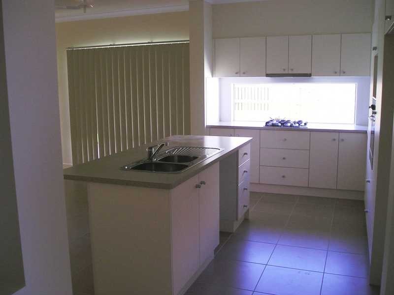 10 Yarra Crescent, Kelso QLD 4815