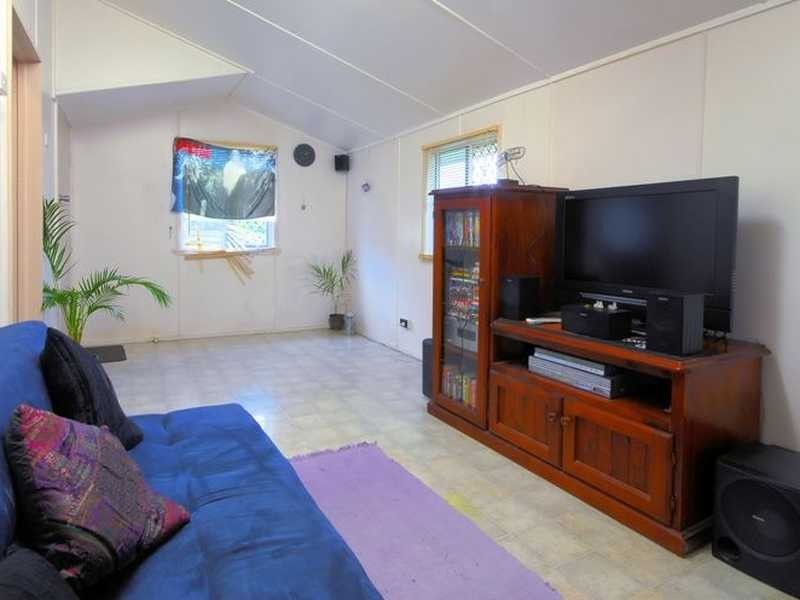 26 Townsville Street, West End QLD 4810