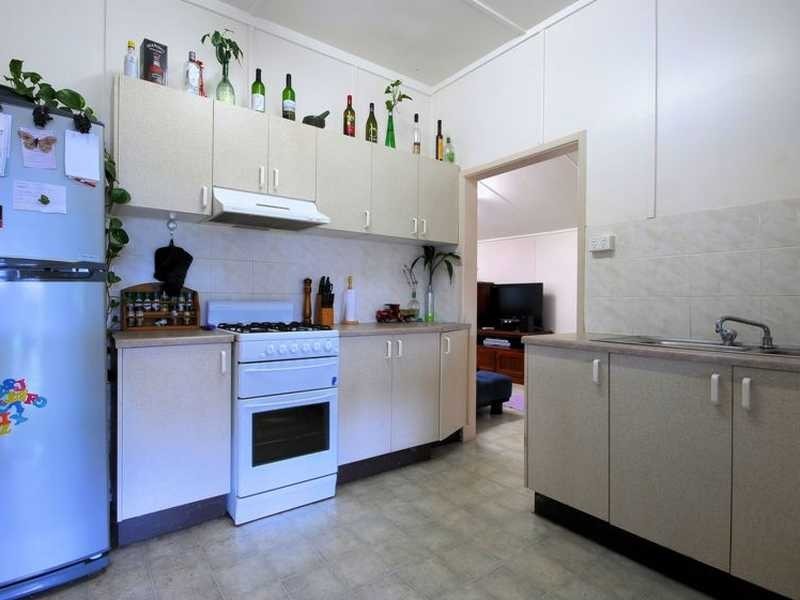 26 Townsville Street, West End QLD 4810