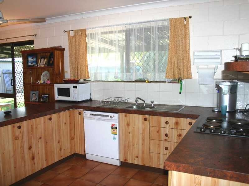 12 Rossato Crescent, Rasmussen QLD 4815