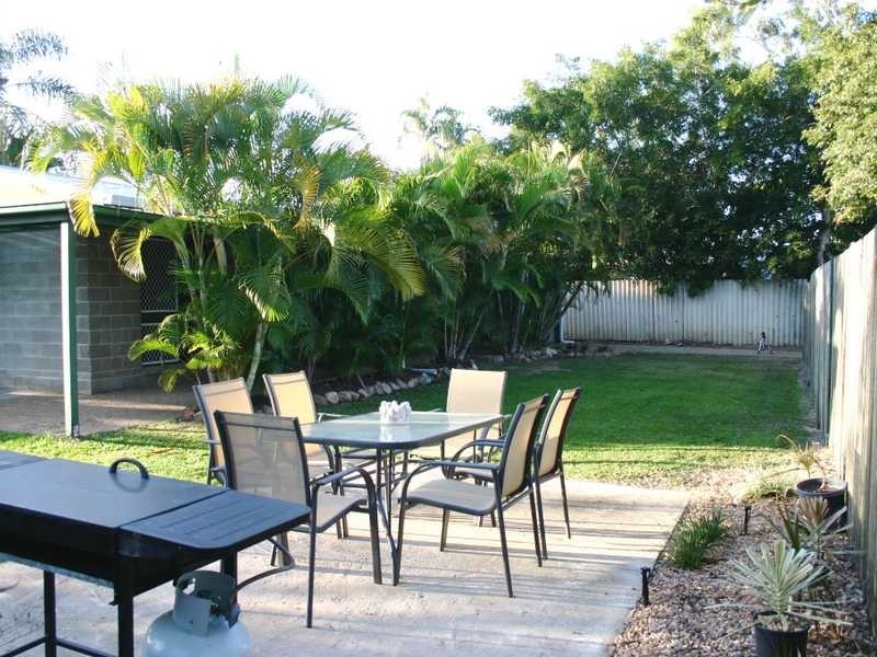 12 Rossato Crescent, Rasmussen QLD 4815