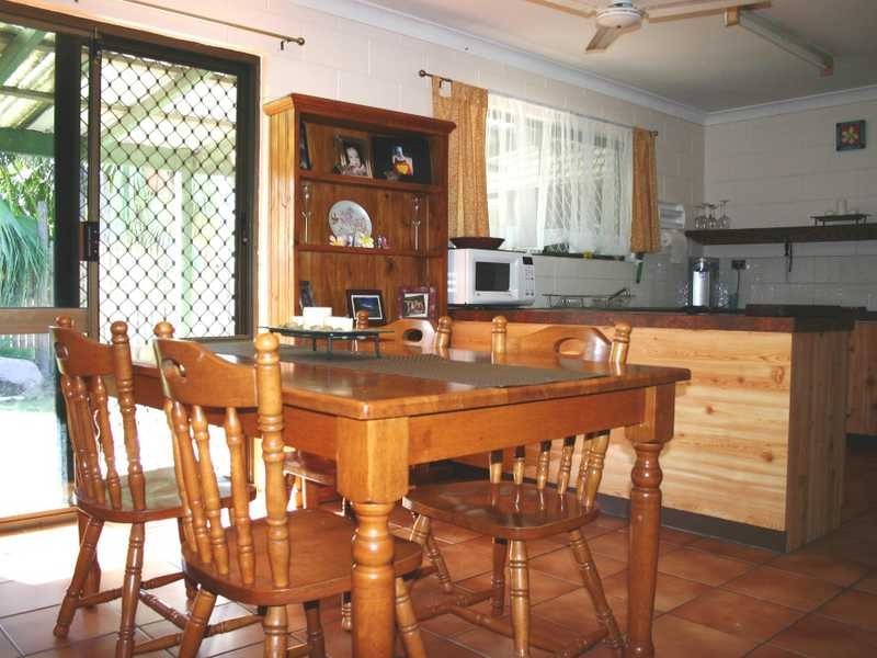 12 Rossato Crescent, Rasmussen QLD 4815